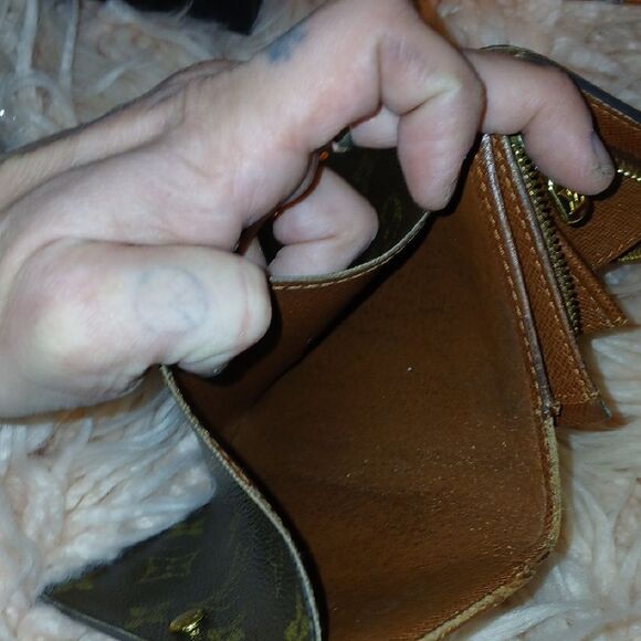 🌞  Authentic Louis Vuitton Monogram Compact Wallet - Picture 15 of 16